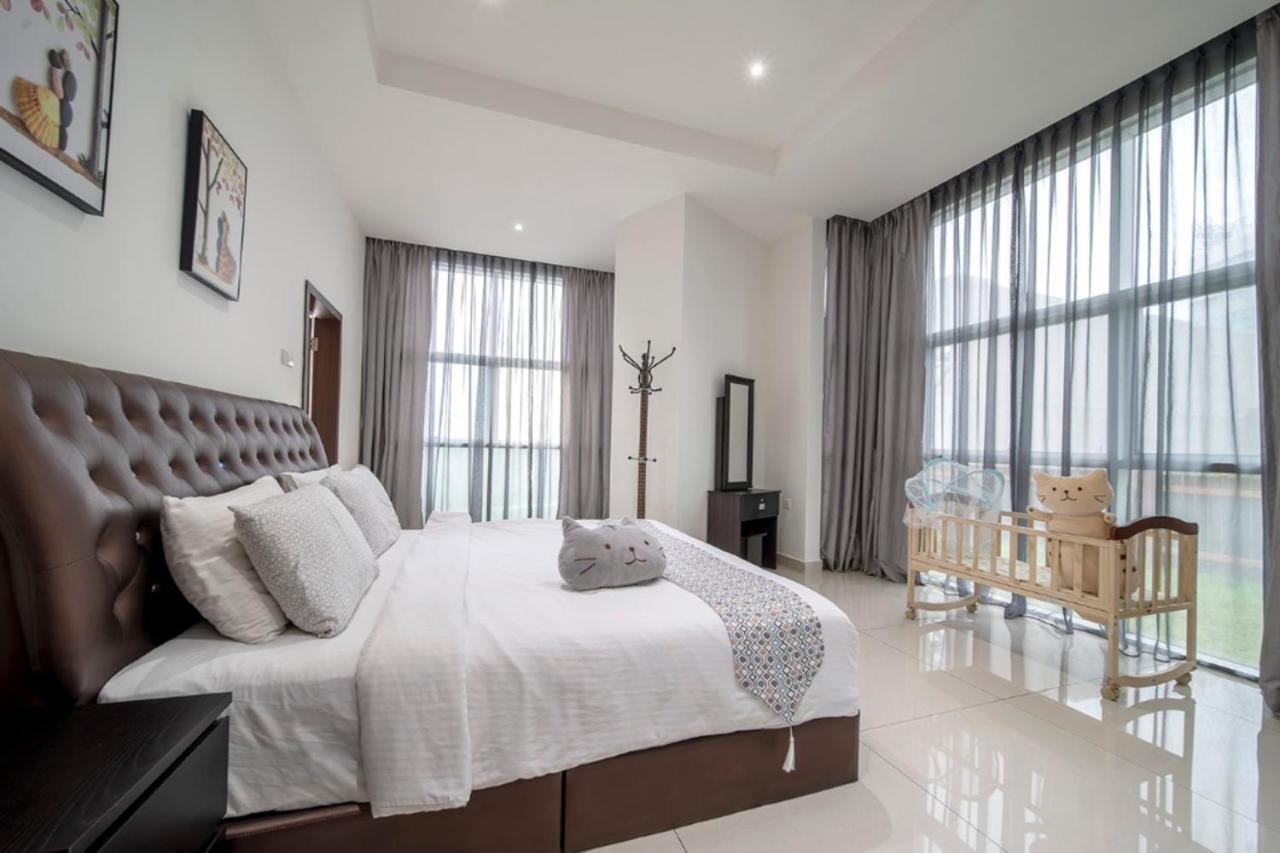 Signature Private Pool 16pax Ksl Midvalley * Johor Bahru